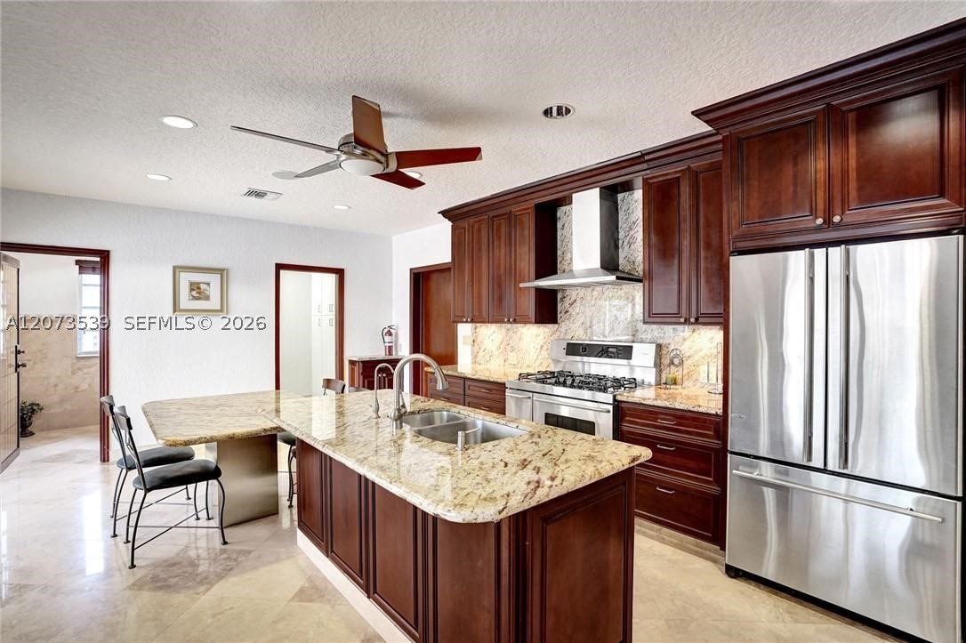 612 Hibiscus Dr, Hallandale Beach FL 33009