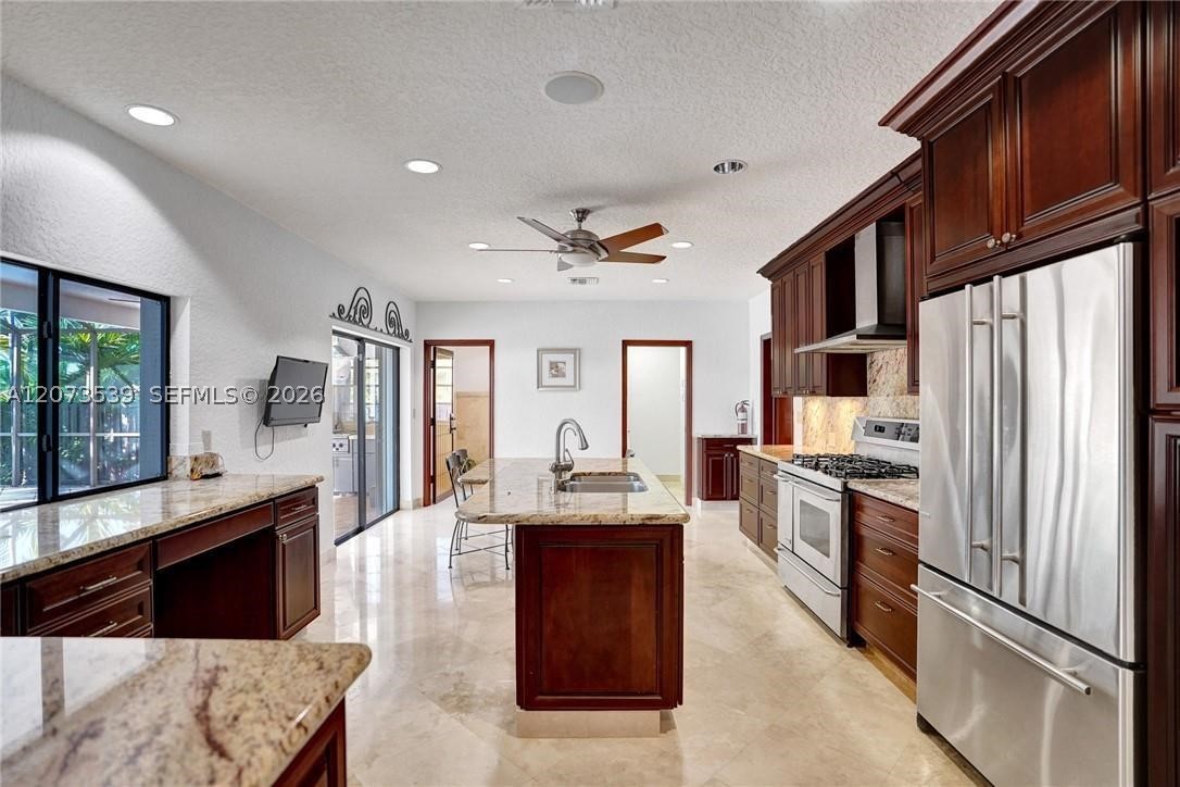 612 Hibiscus Dr, Hallandale Beach FL 33009