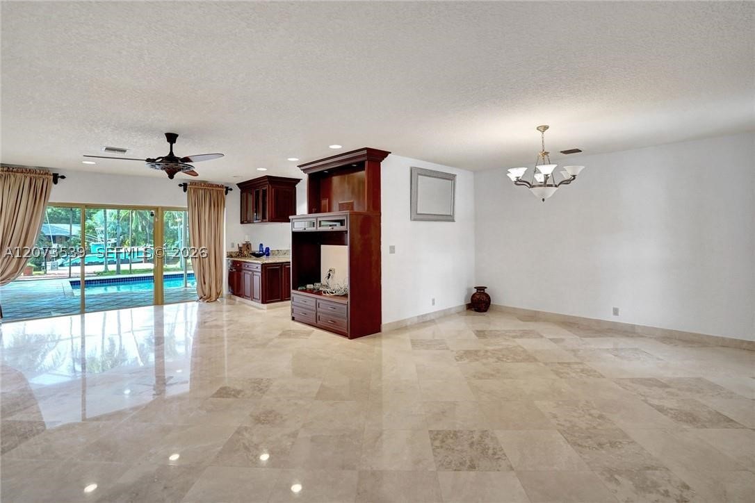 612 Hibiscus Dr, Hallandale Beach FL 33009