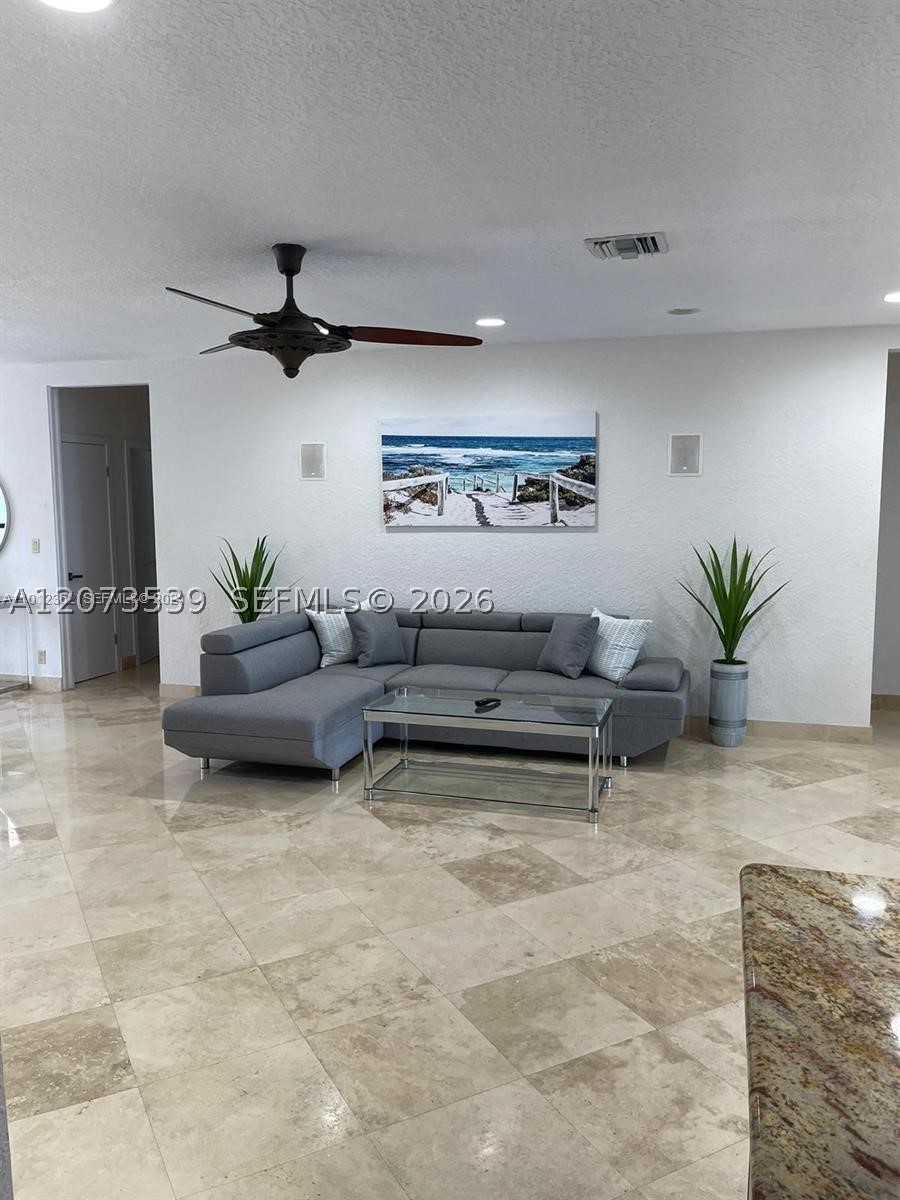 612 Hibiscus Dr, Hallandale Beach FL 33009