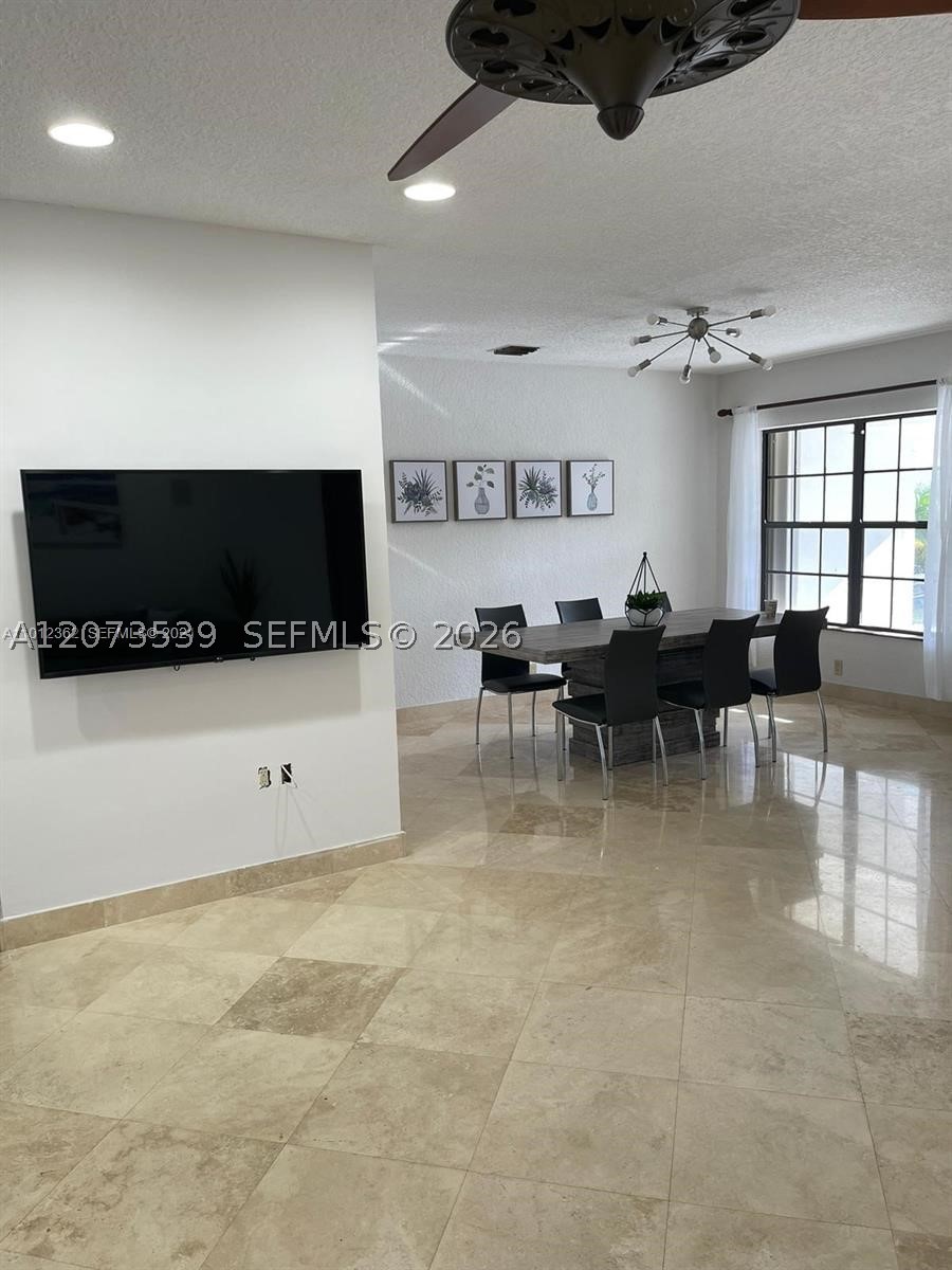 612 Hibiscus Dr, Hallandale Beach FL 33009