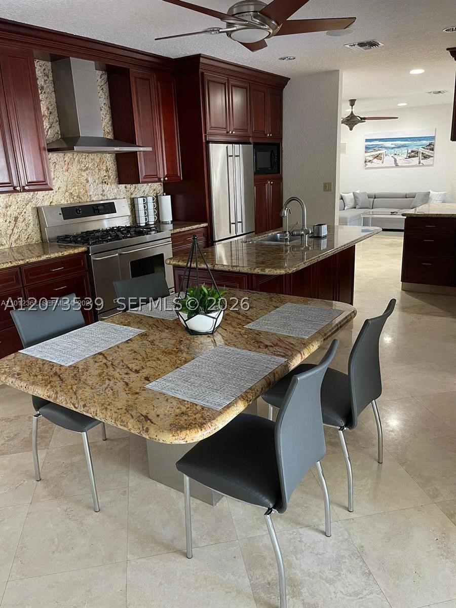 612 Hibiscus Dr, Hallandale Beach FL 33009