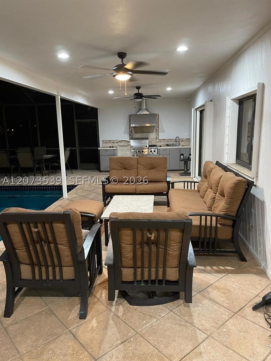 612 Hibiscus Dr, Hallandale Beach FL 33009