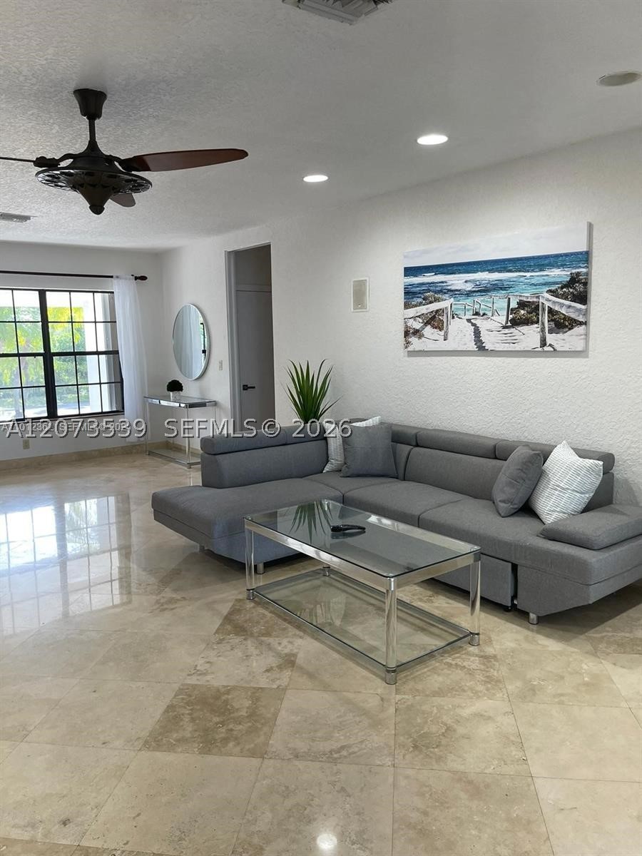 612 Hibiscus Dr, Hallandale Beach FL 33009