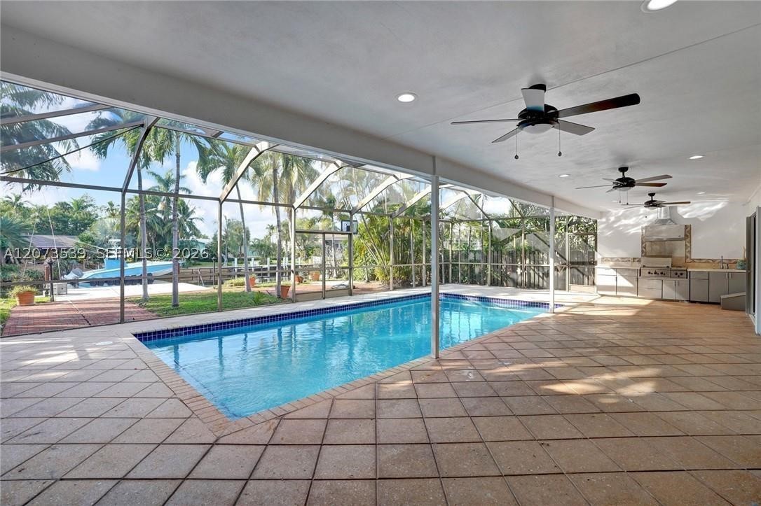 612 Hibiscus Dr, Hallandale Beach FL 33009