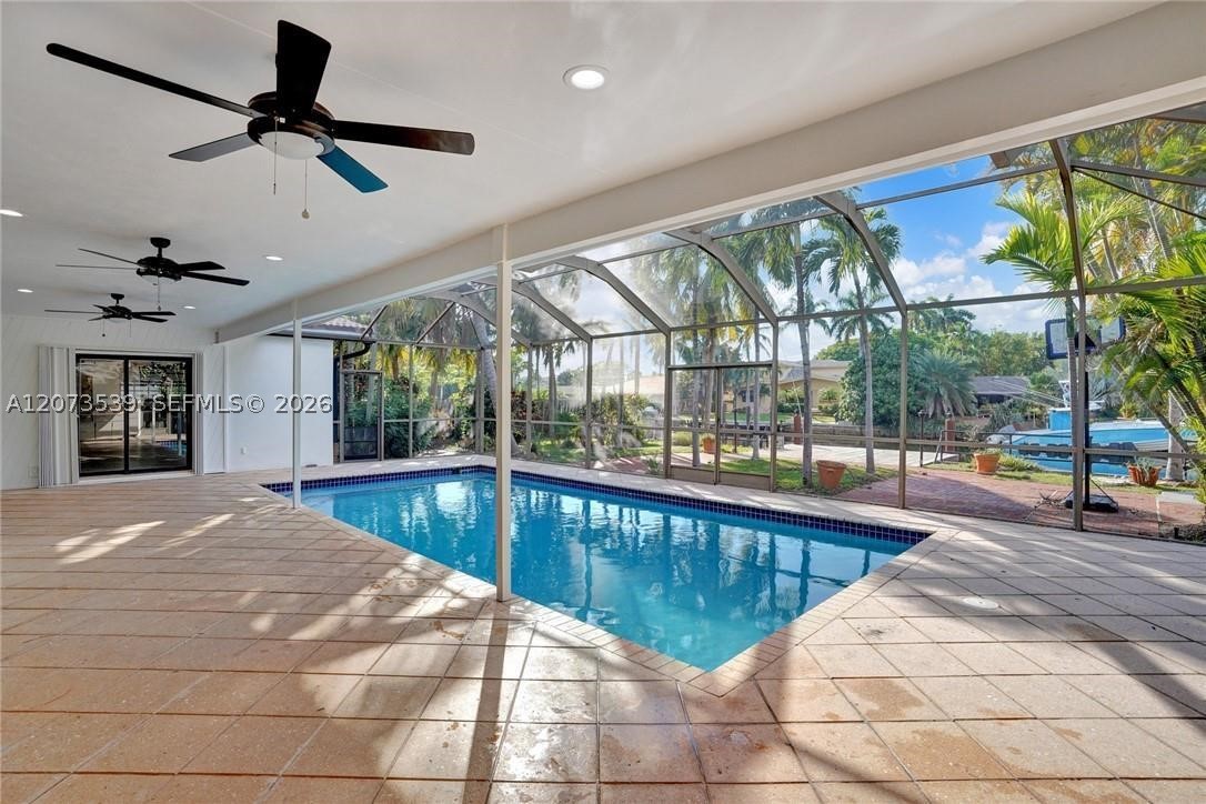 612 Hibiscus Dr, Hallandale Beach FL 33009