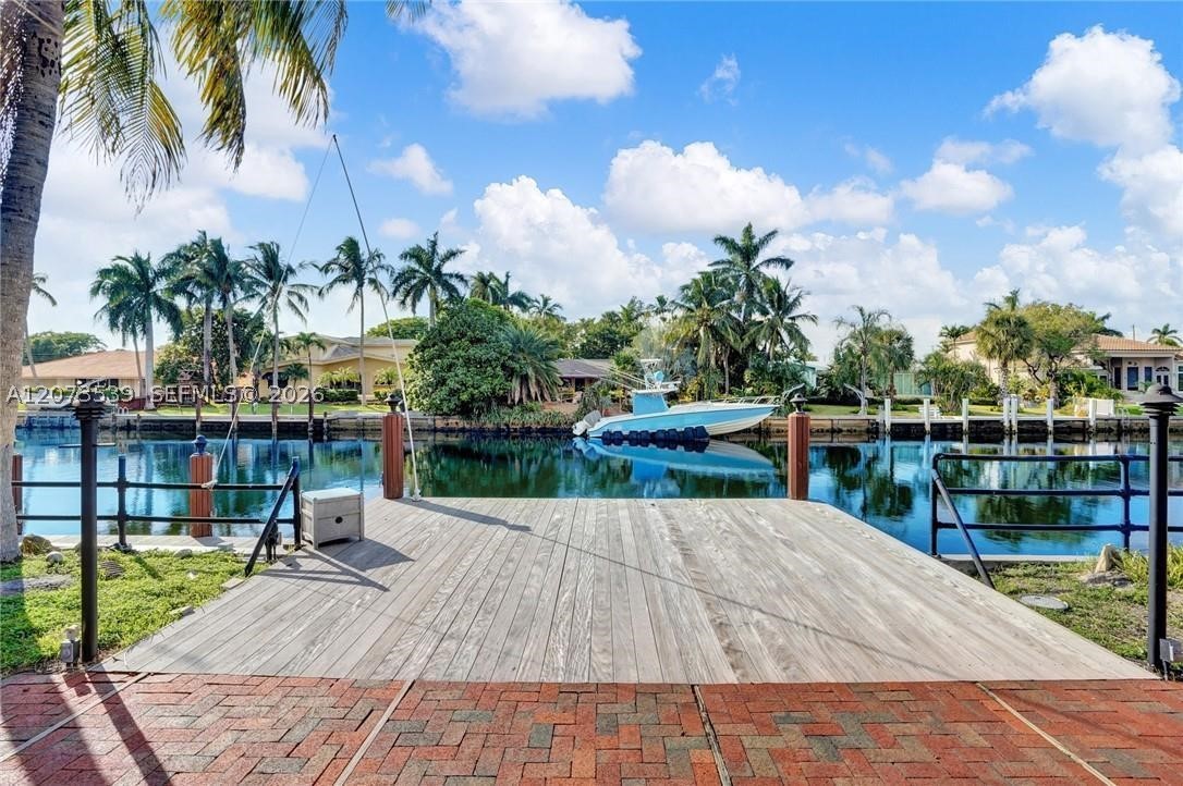 612 Hibiscus Dr, Hallandale Beach FL 33009