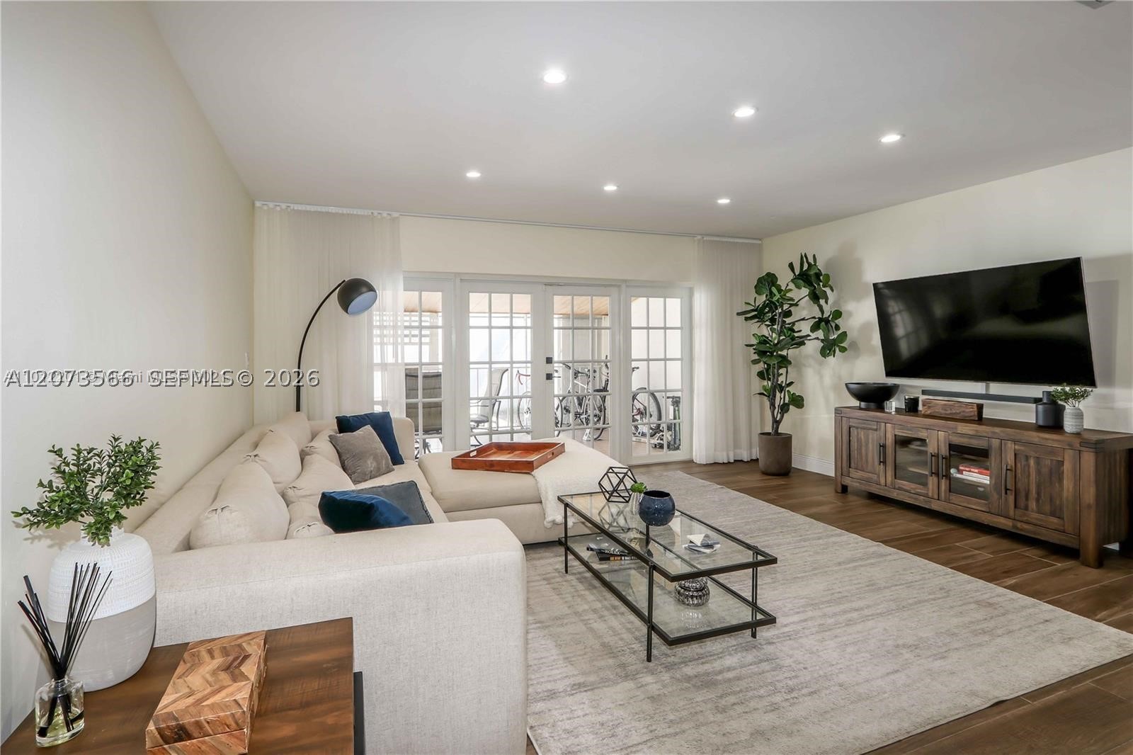 16509 Fox Den Ct, Miami Lakes FL 33014
