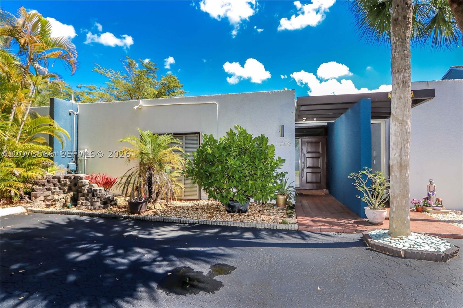 16509 Fox Den Ct, Miami Lakes FL 33014