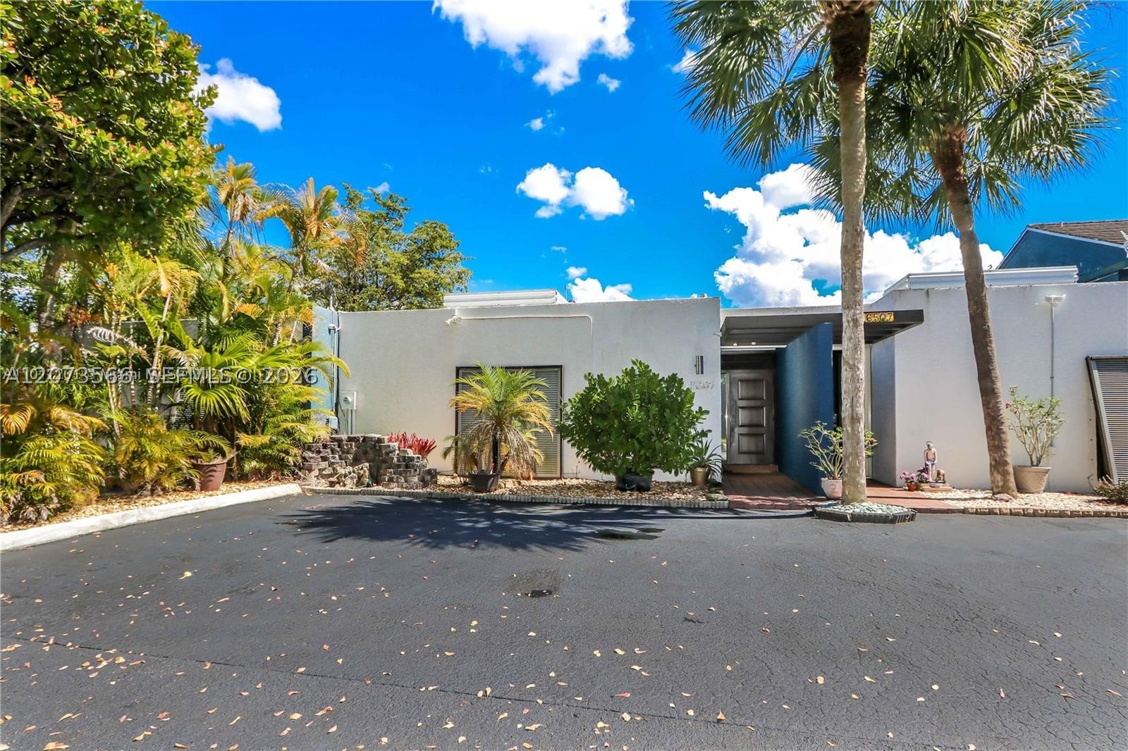 16509 Fox Den Ct, Miami Lakes FL 33014