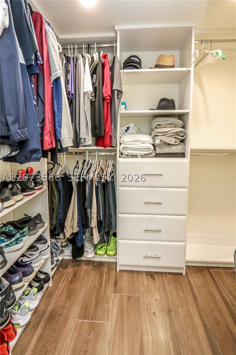 16509 Fox Den Ct, Miami Lakes FL 33014
