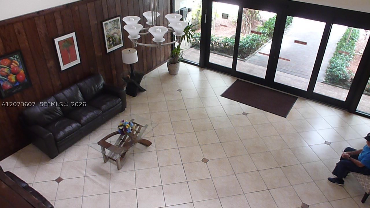 240 Lakeview Dr #109, Weston FL 33326