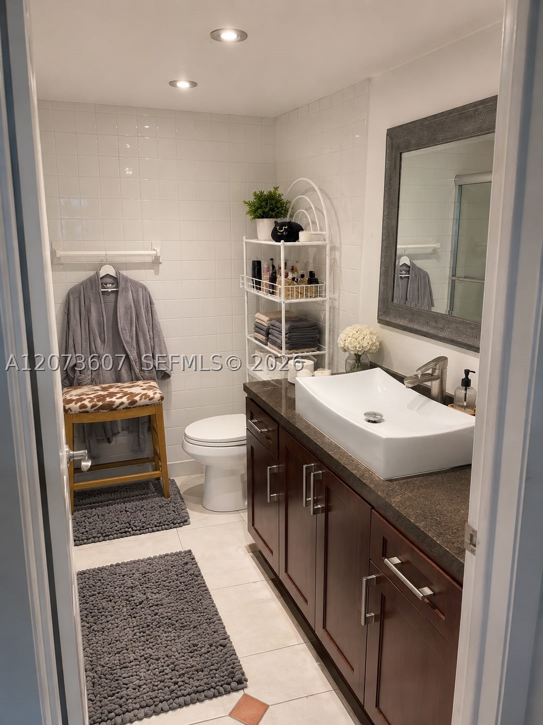 240 Lakeview Dr #109, Weston FL 33326
