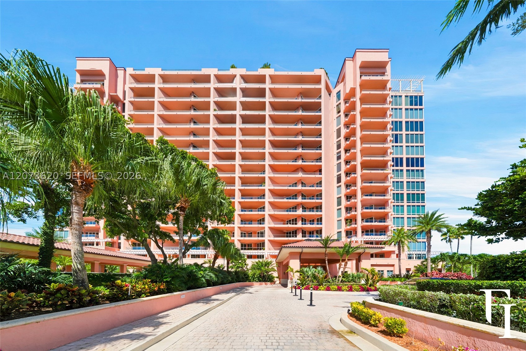 60 Edgewater Dr #East, Coral Gables FL 33133