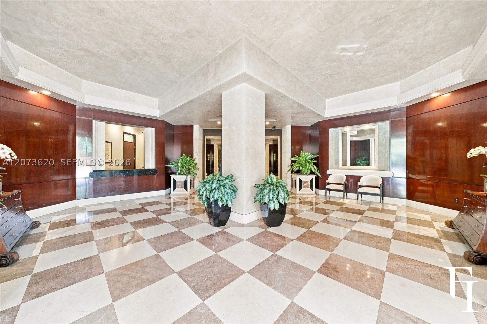 60 Edgewater Dr #East, Coral Gables FL 33133
