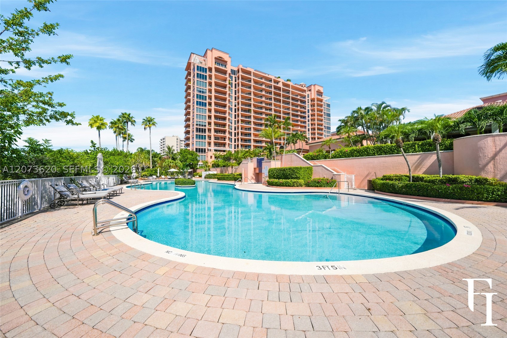 60 Edgewater Dr #East, Coral Gables FL 33133