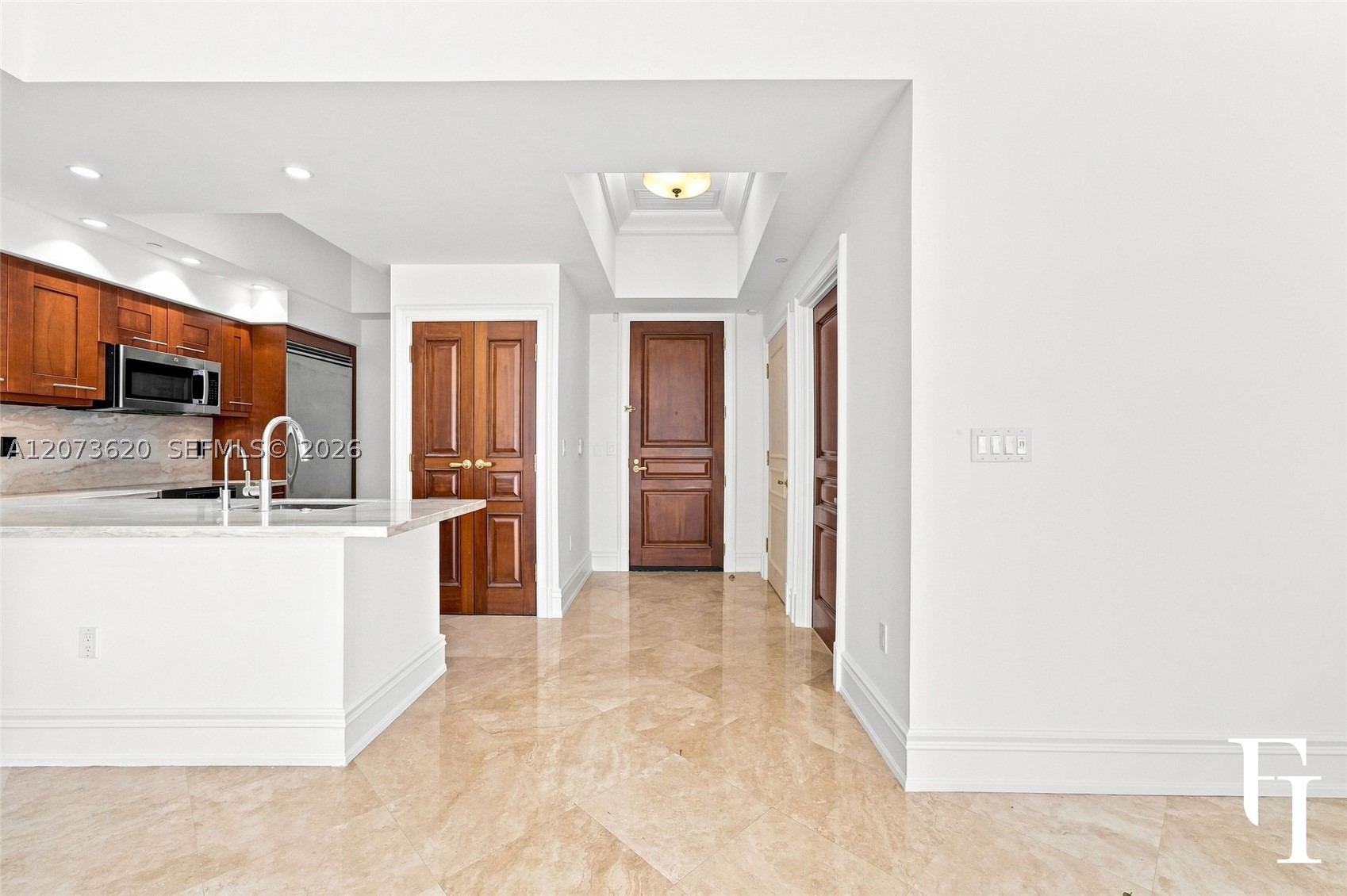 60 Edgewater Dr #East, Coral Gables FL 33133