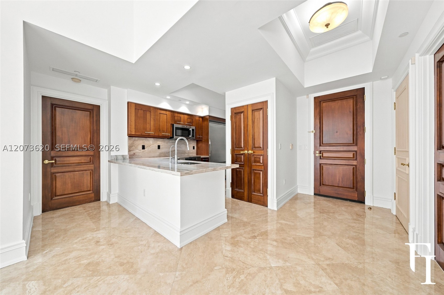 60 Edgewater Dr #East, Coral Gables FL 33133