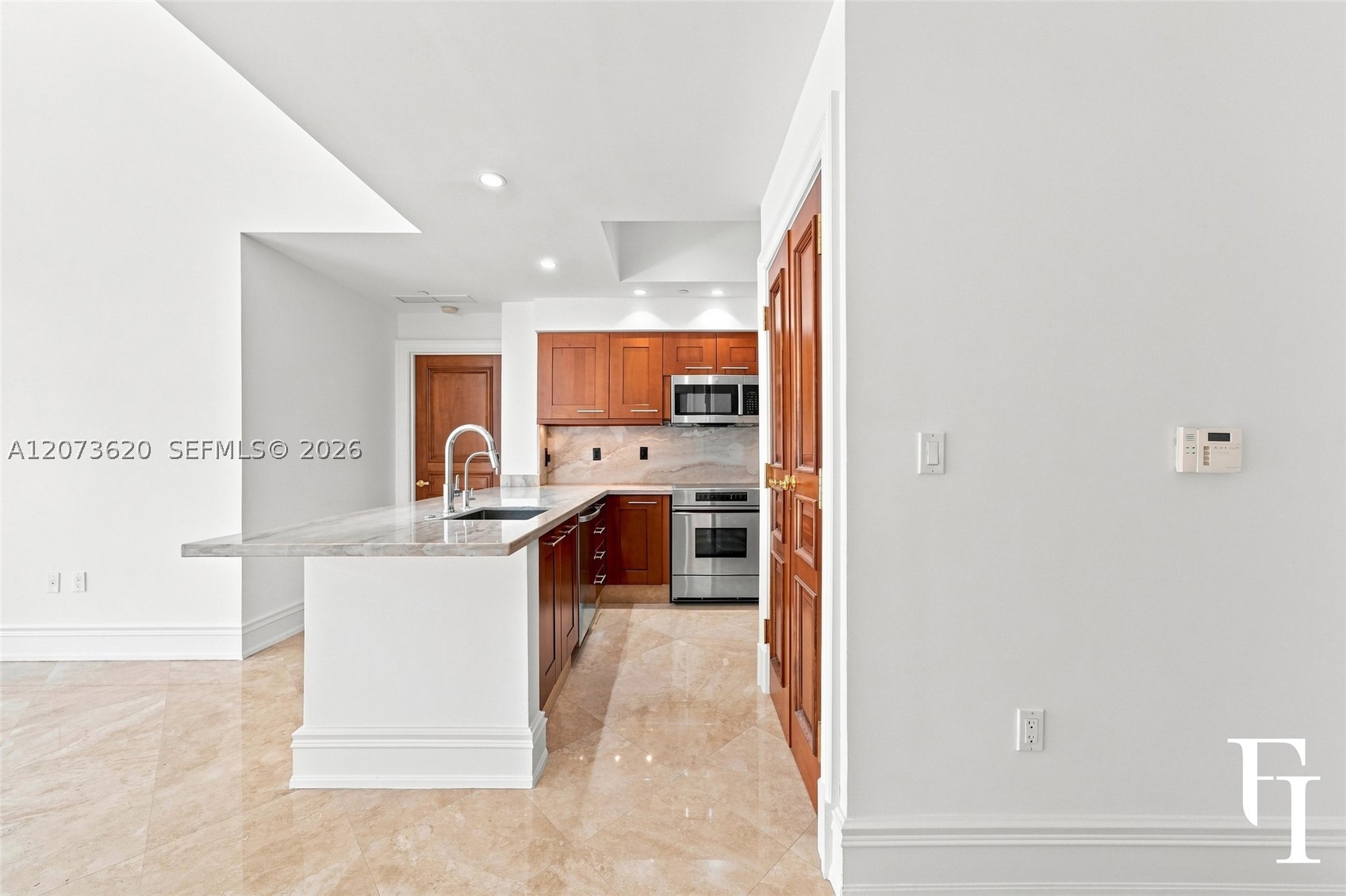 60 Edgewater Dr #East, Coral Gables FL 33133