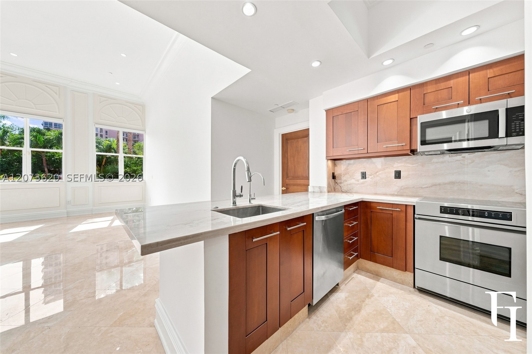 60 Edgewater Dr #East, Coral Gables FL 33133