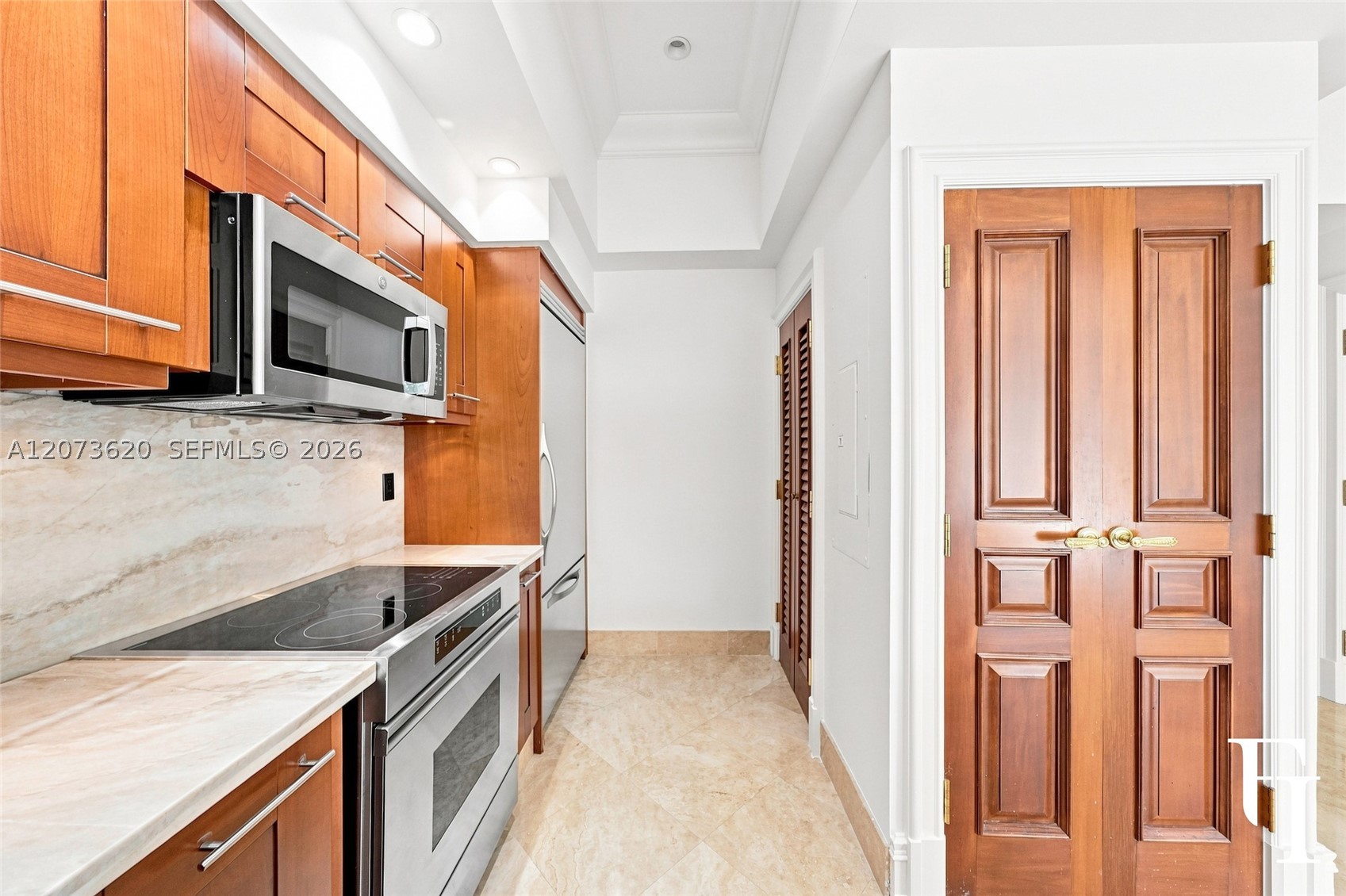 60 Edgewater Dr #East, Coral Gables FL 33133