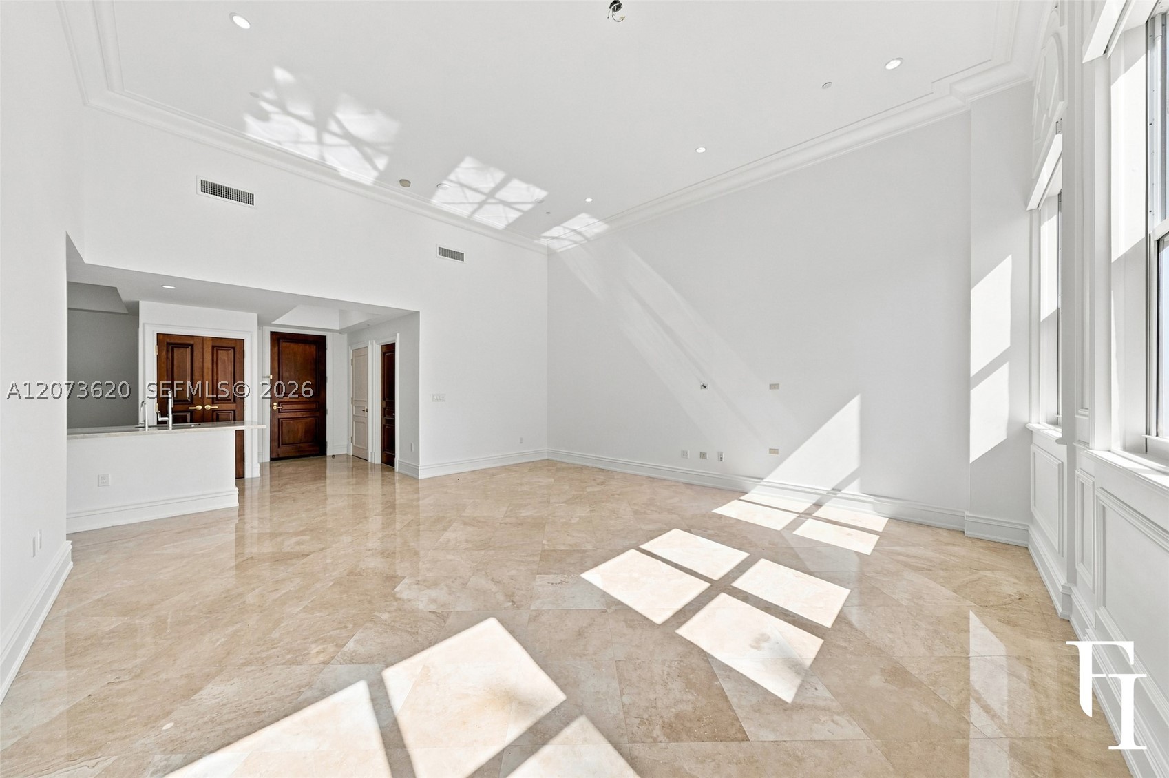 60 Edgewater Dr #East, Coral Gables FL 33133