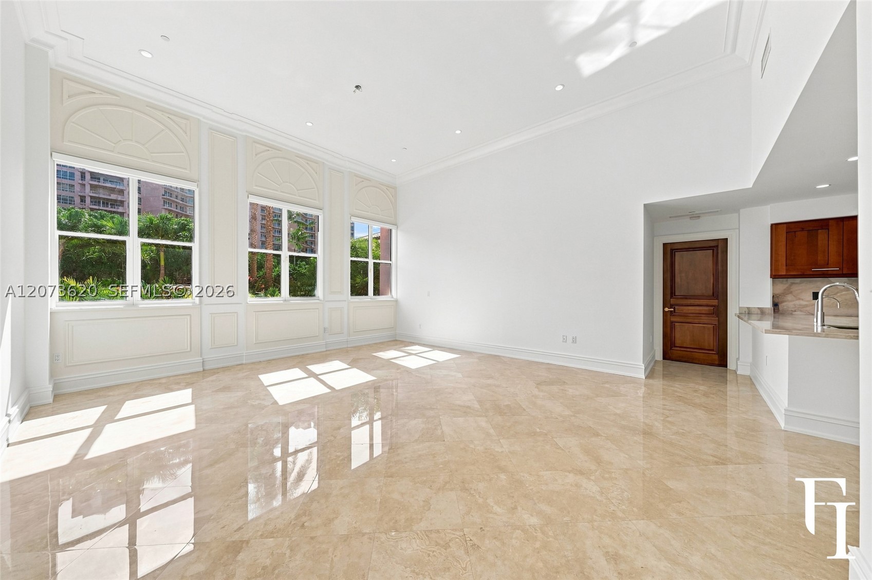 60 Edgewater Dr #East, Coral Gables FL 33133