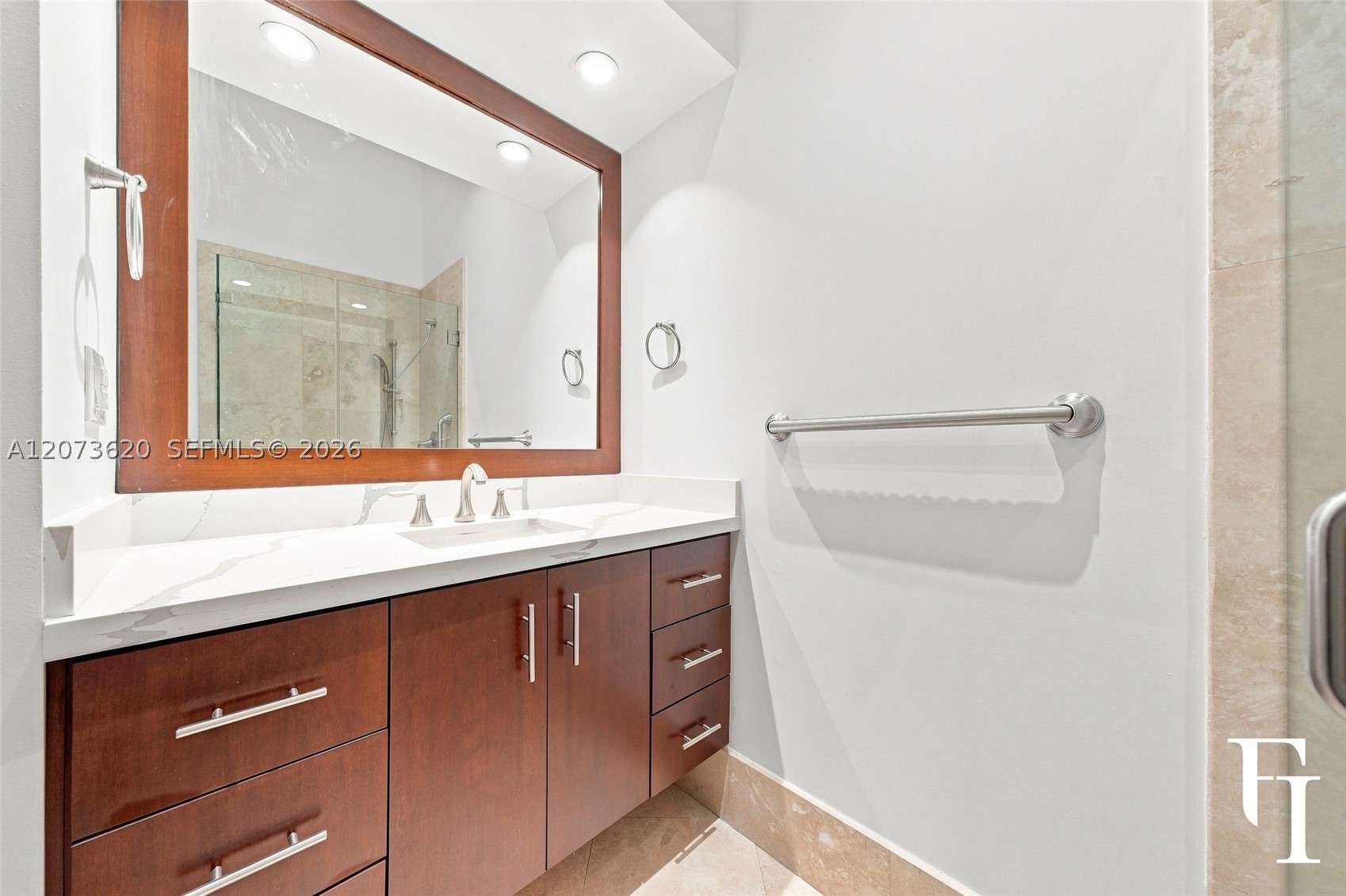 60 Edgewater Dr #East, Coral Gables FL 33133