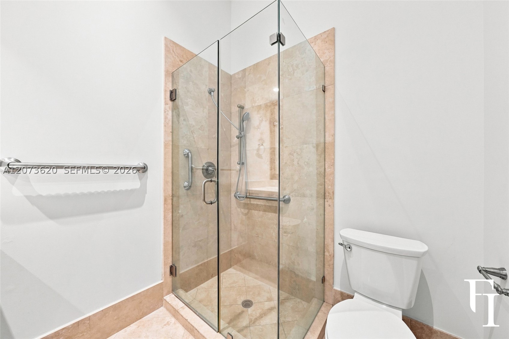 60 Edgewater Dr #East, Coral Gables FL 33133