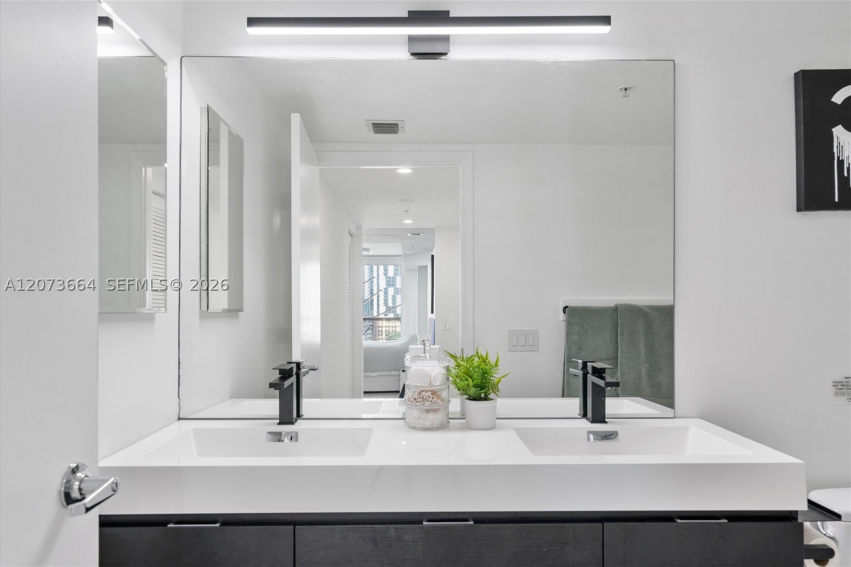 41 SE 5th St #1111, Miami FL 33131