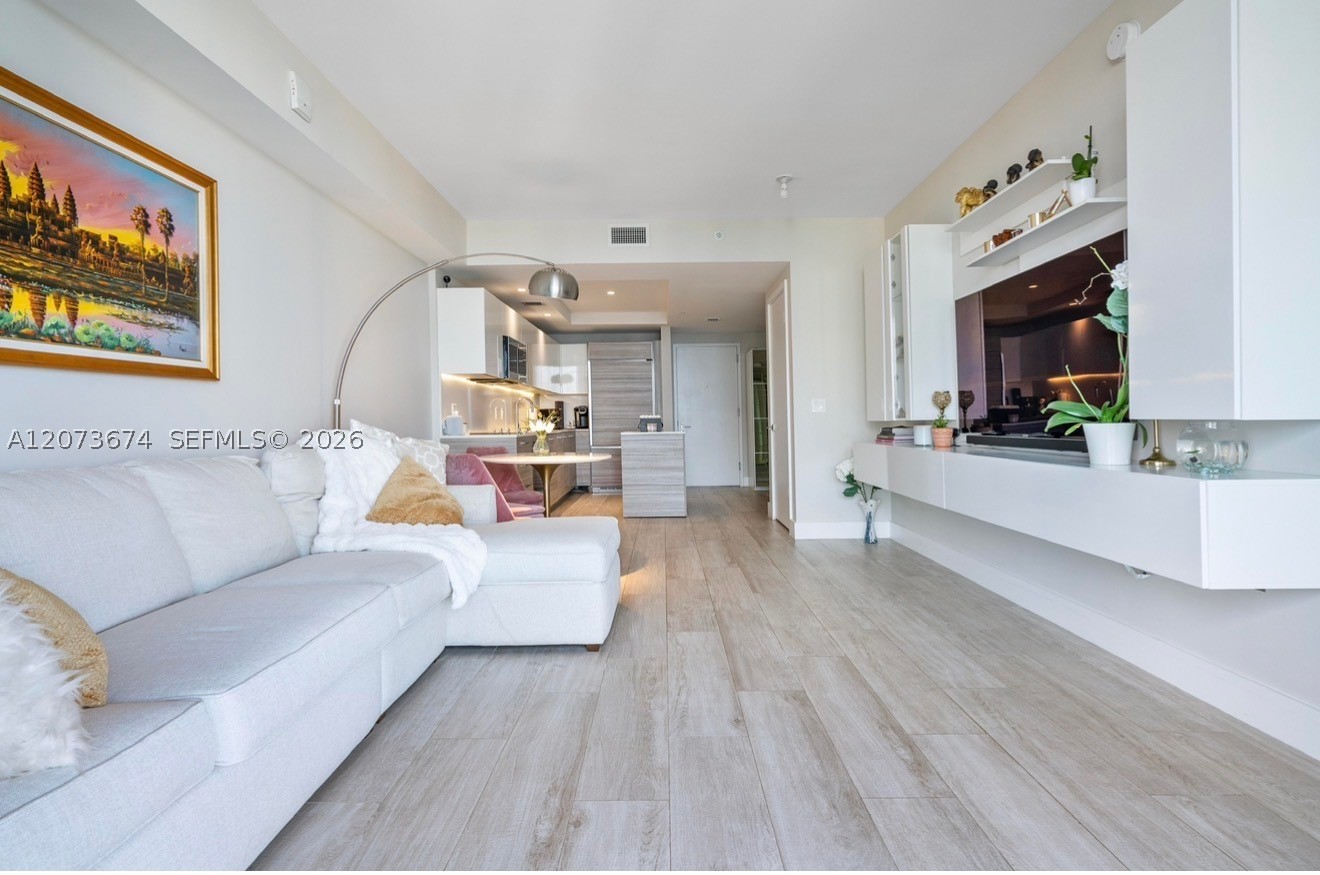 121 NE 34th St #2506A, Miami FL 33137
