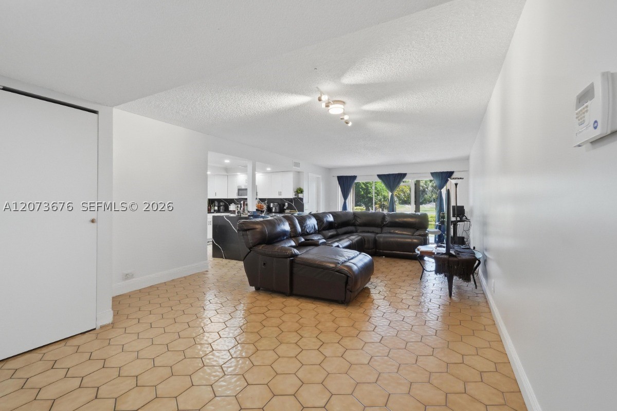 7460 Woodmont Ter #101, Tamarac FL 33321