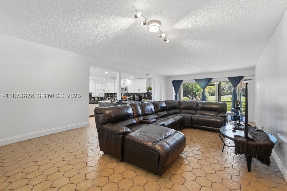 7460 Woodmont Ter #101, Tamarac FL 33321
