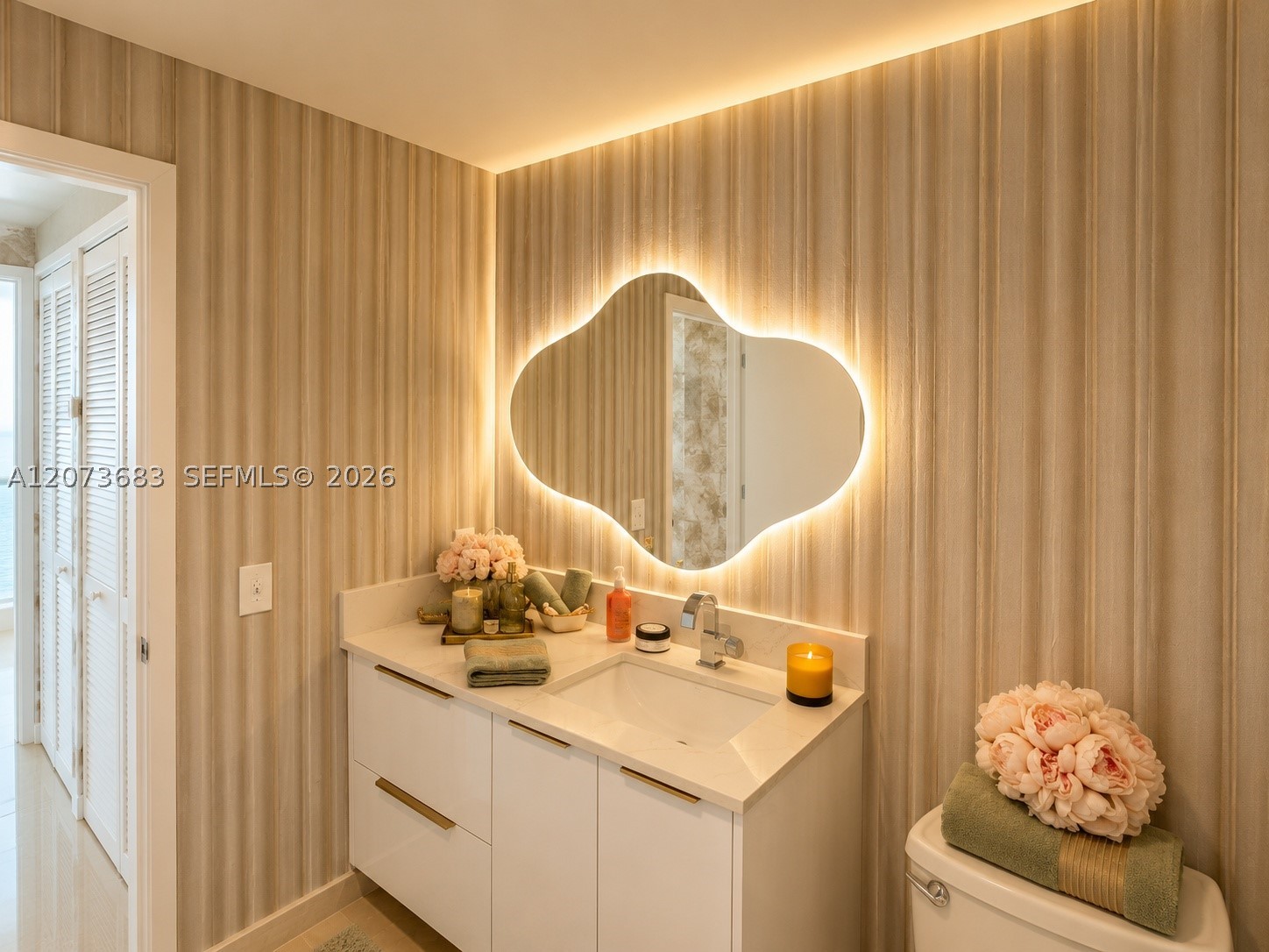 300 S Biscayne Blvd #T-2910, Miami FL 33131