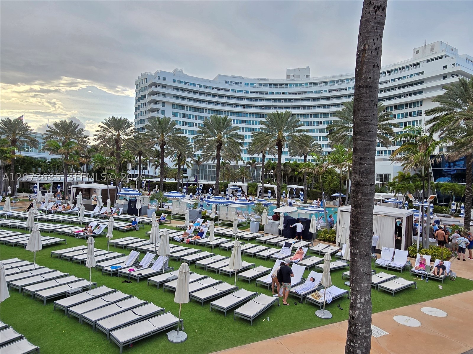 4401 Collins Ave #1401, Miami Beach FL 33140