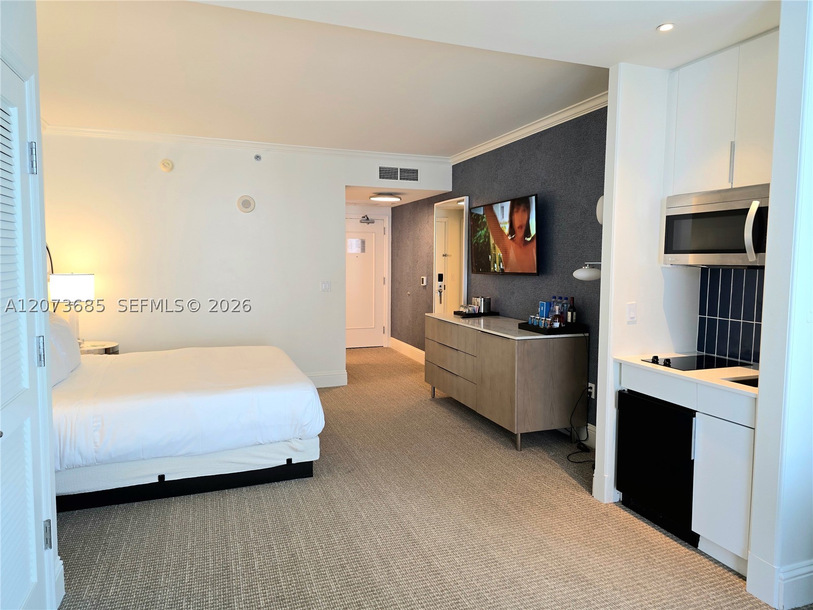 4401 Collins Ave #1401, Miami Beach FL 33140