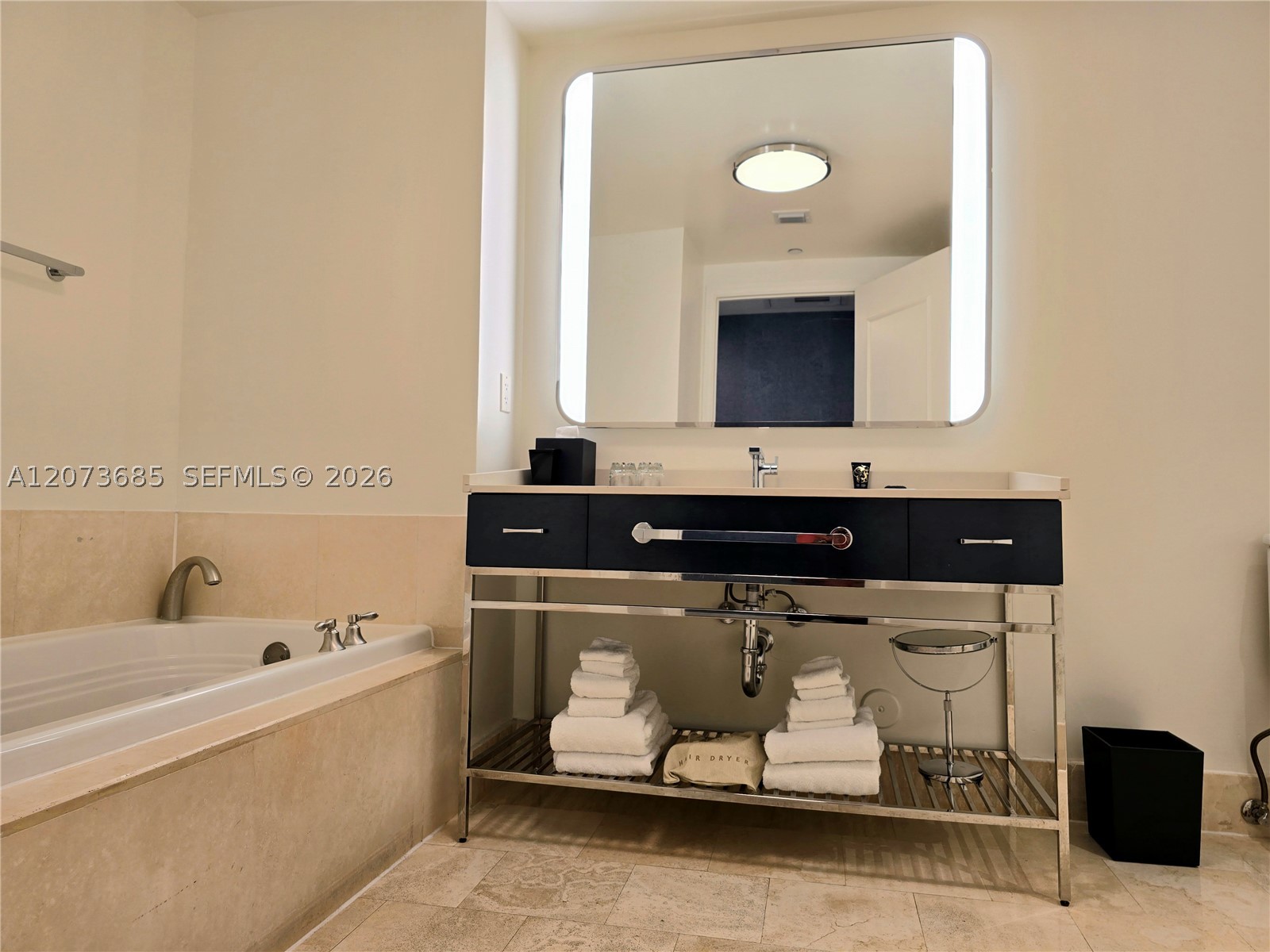 4401 Collins Ave #1401, Miami Beach FL 33140