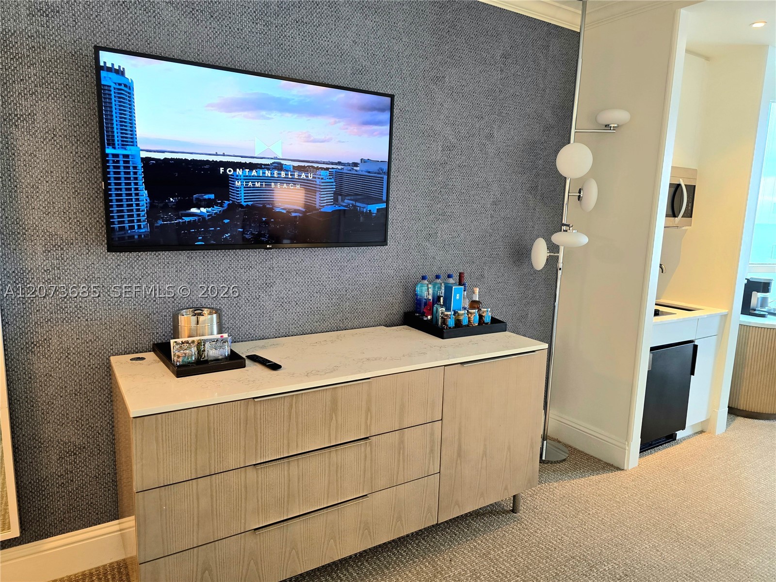 4401 Collins Ave #1401, Miami Beach FL 33140