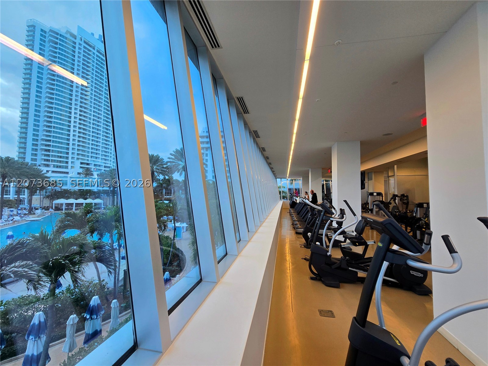 4401 Collins Ave #1401, Miami Beach FL 33140
