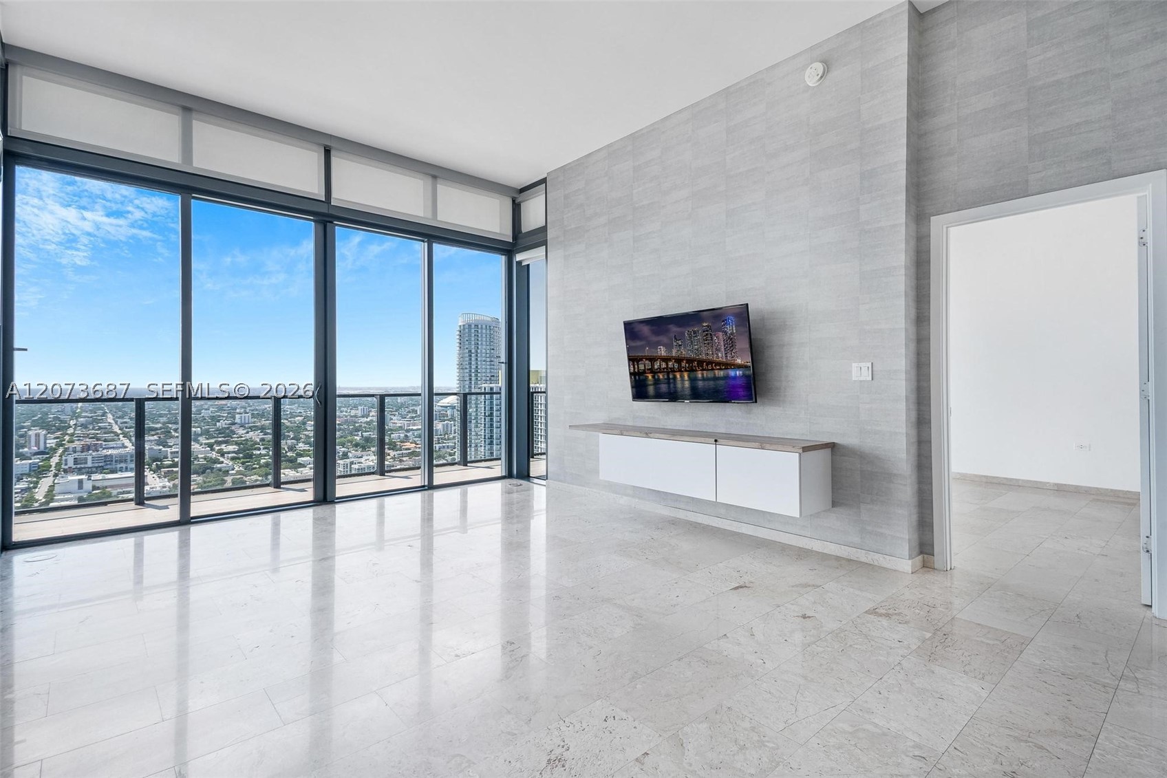 88 SW 7th St #4004, Miami FL 33130