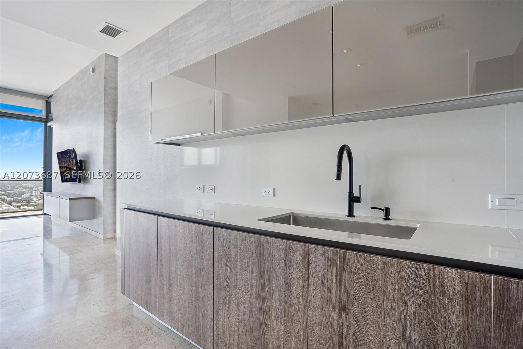 88 SW 7th St #4004, Miami FL 33130