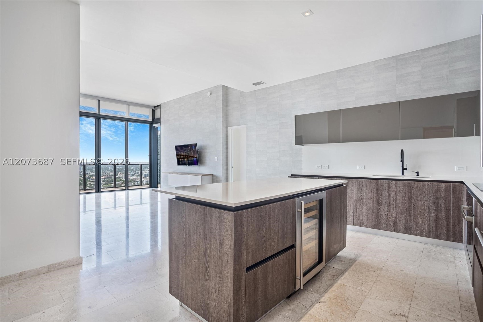 88 SW 7th St #4004, Miami FL 33130