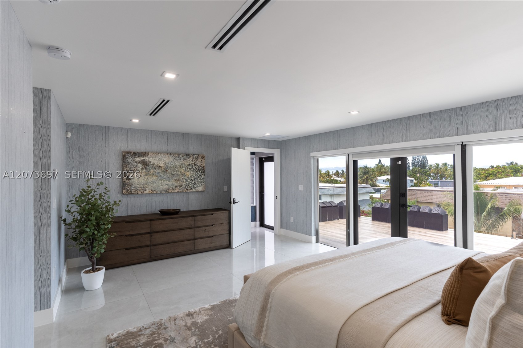 5601 N Ocean Dr, Hollywood FL 33019
