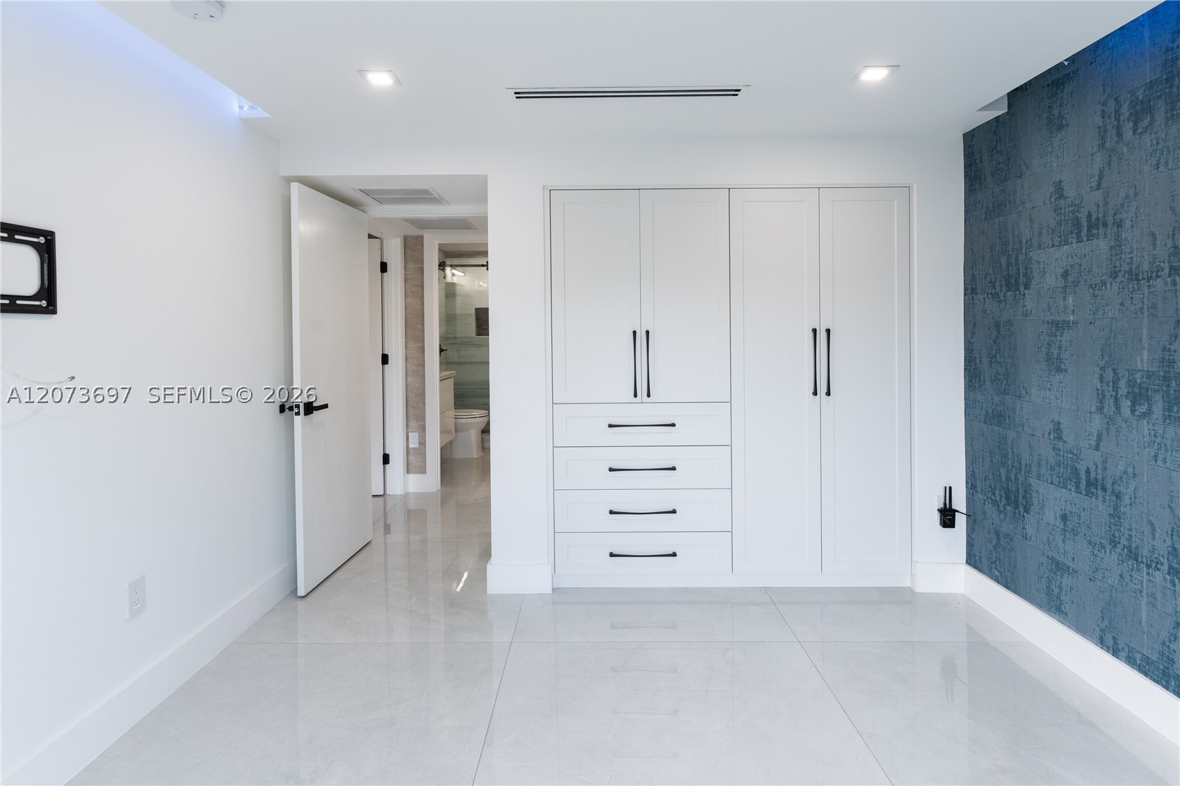 5601 N Ocean Dr, Hollywood FL 33019