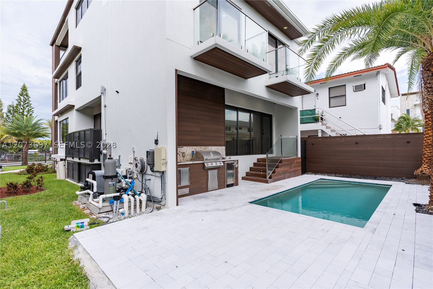 5601 N Ocean Dr, Hollywood FL 33019