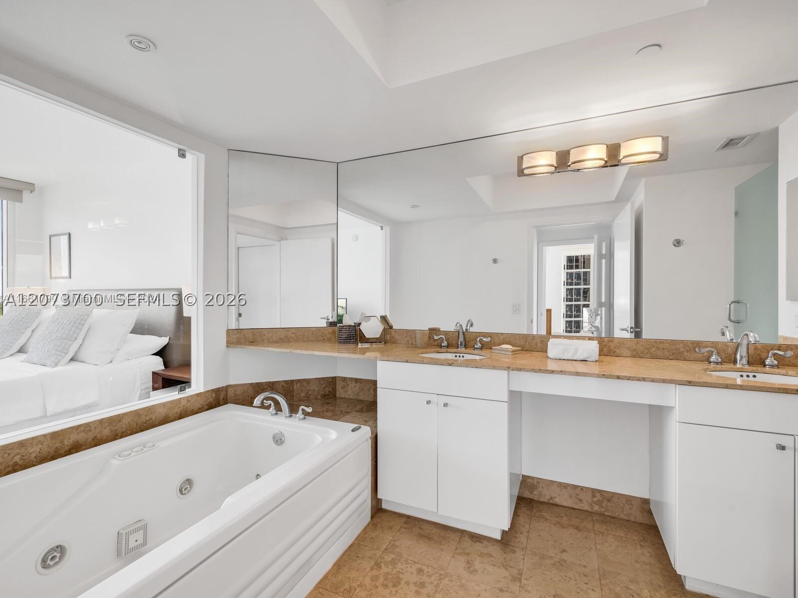 4779 Collins Ave #1005, Miami Beach FL 33140