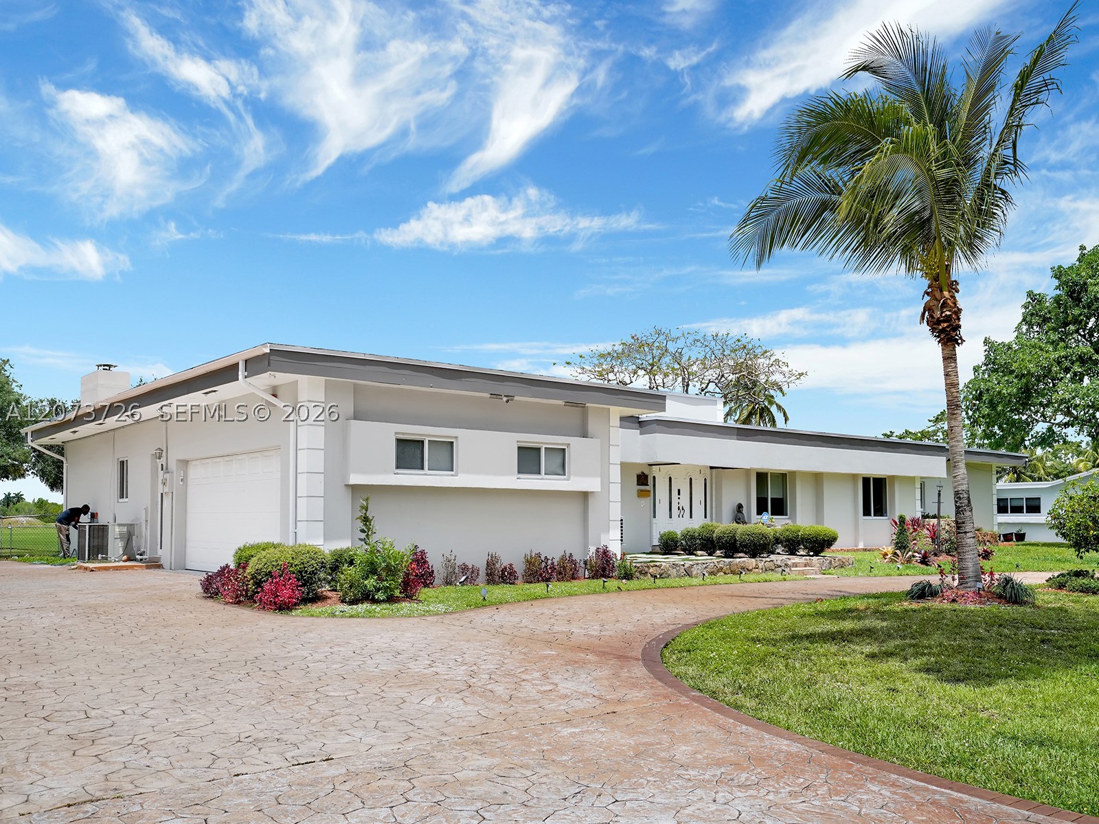 621 E Tropical Way, Plantation FL 33317