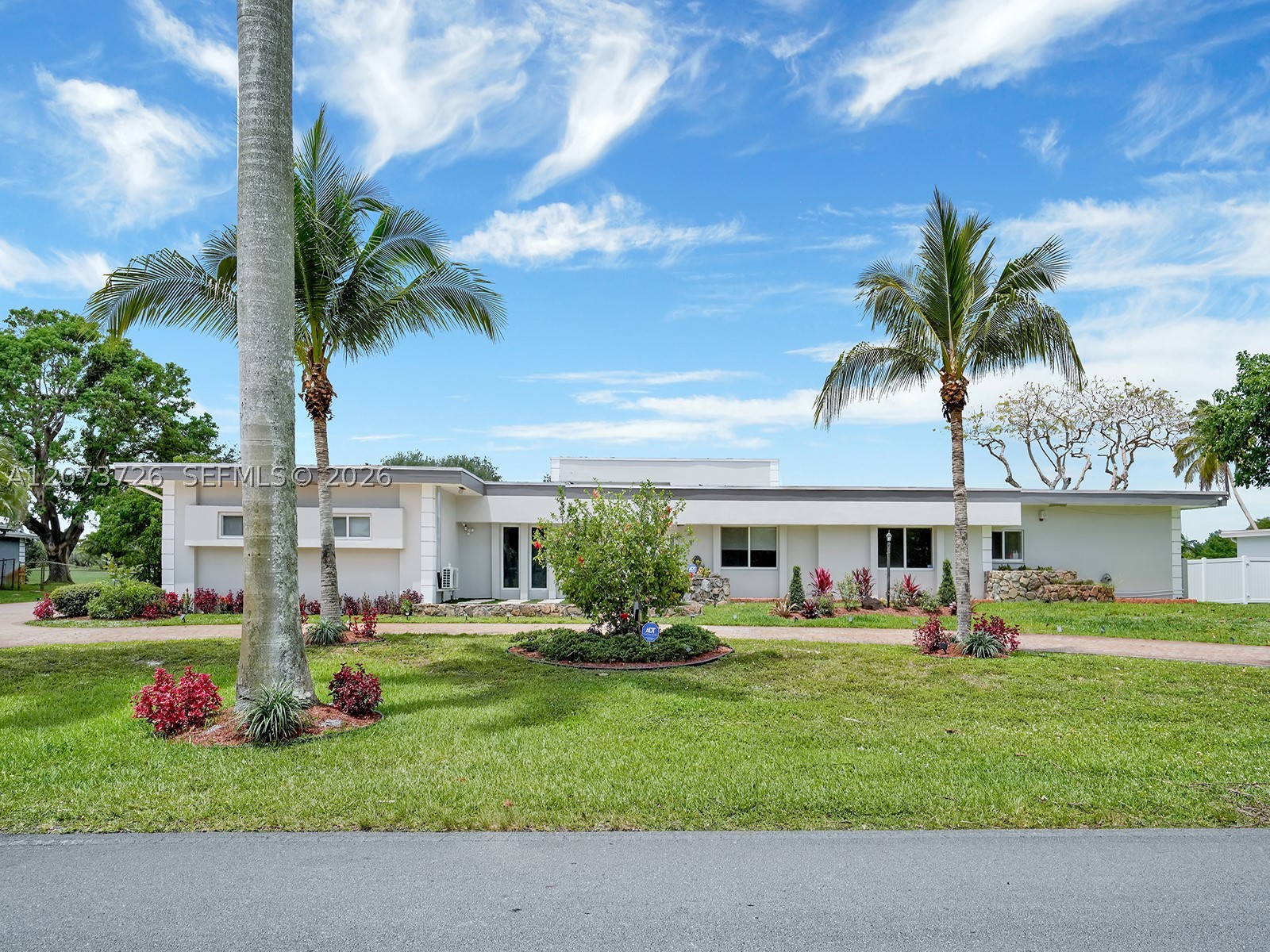 621 E Tropical Way, Plantation FL 33317