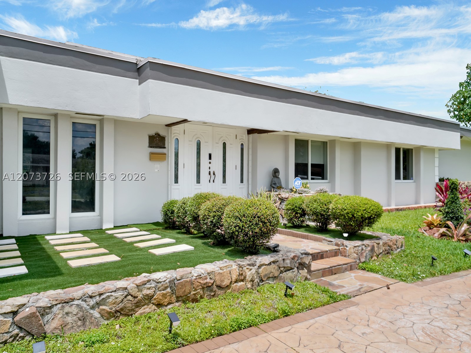 621 E Tropical Way, Plantation FL 33317