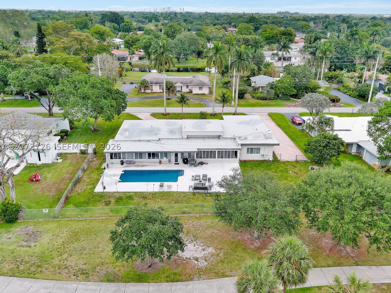 621 E Tropical Way, Plantation FL 33317